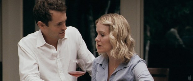 martha-marcy-may-marlene-04