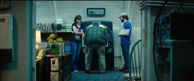 10-awesome-things-in-the-10-cloverfield-lane-trailer-miley-who-791893